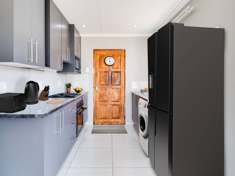 NEW DEVELOPMENT, ALL COSTS INCLUDED, FULL TITLE STANDS. NO DEPOSITS / 100% BONDS (dependent on client profile) - Photo 3