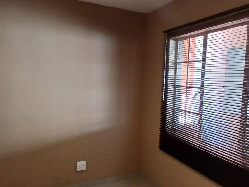 Glen Marais – Renovated 3-Bedroom Home - Photo 10