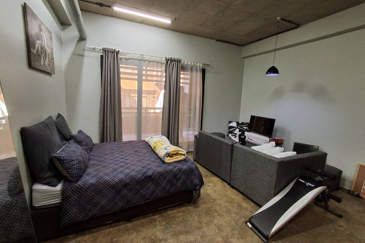Large Bachelor Apartment FOR SALE in Maboneng - Photo 4