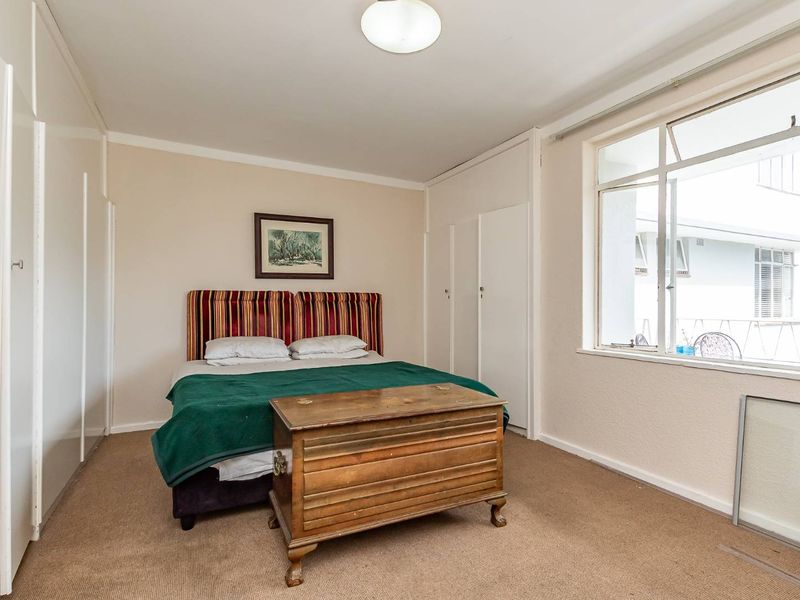 Lock up and go 2 Bed Apartment in the heart of Plumstead - Photo 10