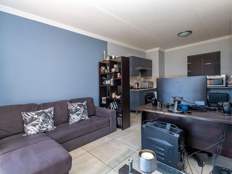 IMMACULATE GROUND FLOOR APARTMENT AVAILABLE TO RENT - Photo 6