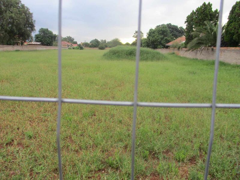 PRIME LAND AND LOCATION ! - Photo 6