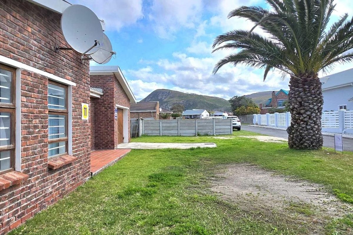 Fabulous in Franskraal - low-maintenance forever home! - Photo 3