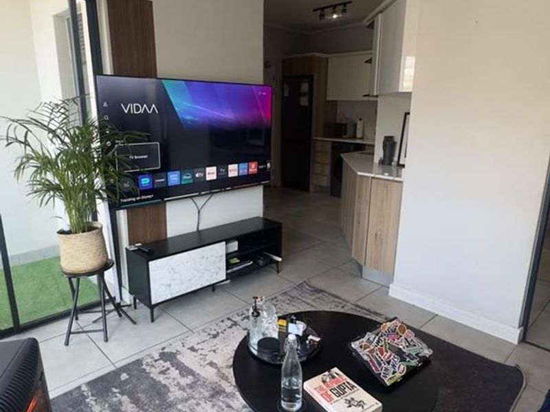 Upstairs Trendy 1 Bedroom Apartment in Munyaka - Photo 6
