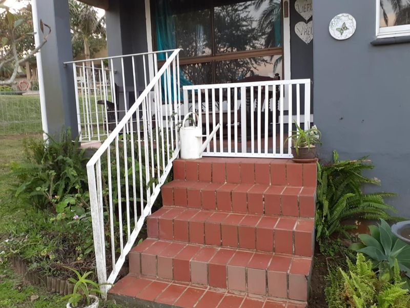 Furnished 2 bedroom 2 bathroom Pet friendly unit in a sought after village - Photo 3