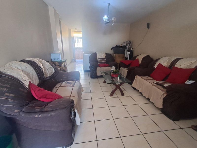 2,5 Bedroom Property In Sunnyside - Photo 3