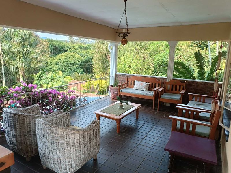 A ONE-OF-A-KIND SANCTUARY HOME IN SERENE MONTROSE - Photo 4