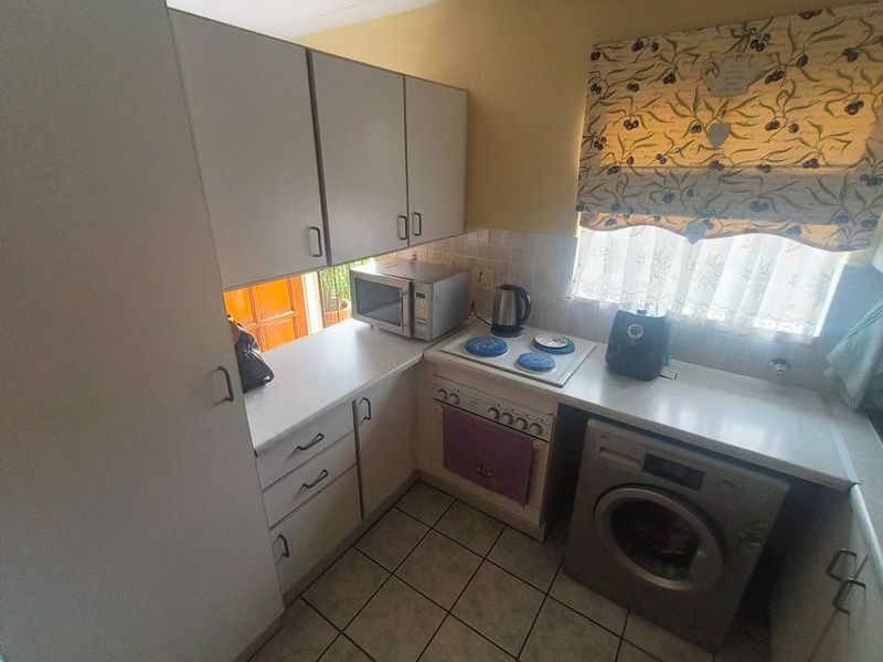 Elardia. 2 Bedroom Townhouse for sale - Photo 8