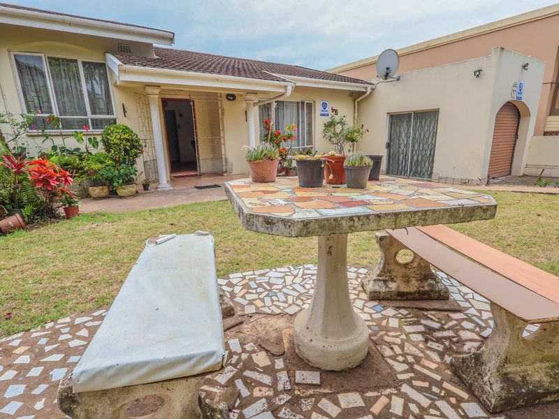 4 Bedroom Family Home in a Private Cul-de-Sac in Isipingo Hills - Photo 3