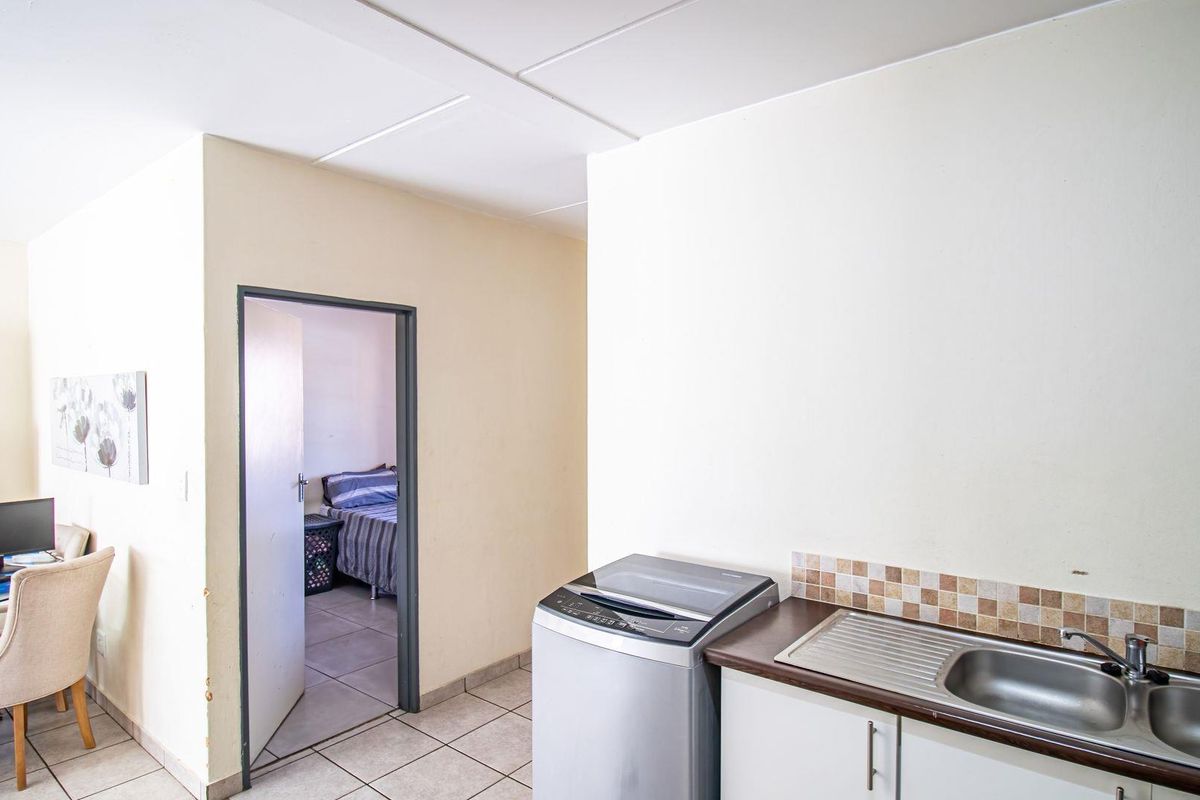 Charming 2-Bedroom Apartment in Prime Location - Photo 4