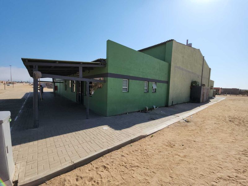 Retail building situated in the heart of Omdel, Henties Bay. - Photo 2
