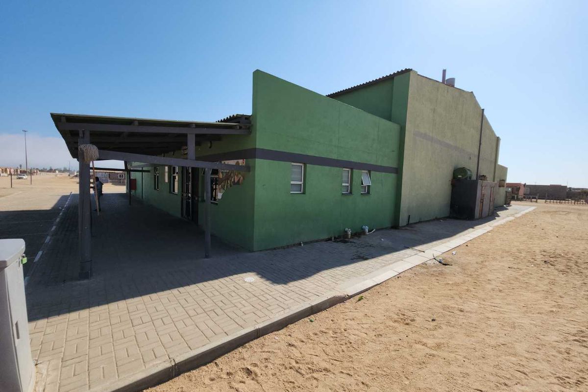 Retail building situated in the heart of Omdel, Henties Bay. - Photo 2