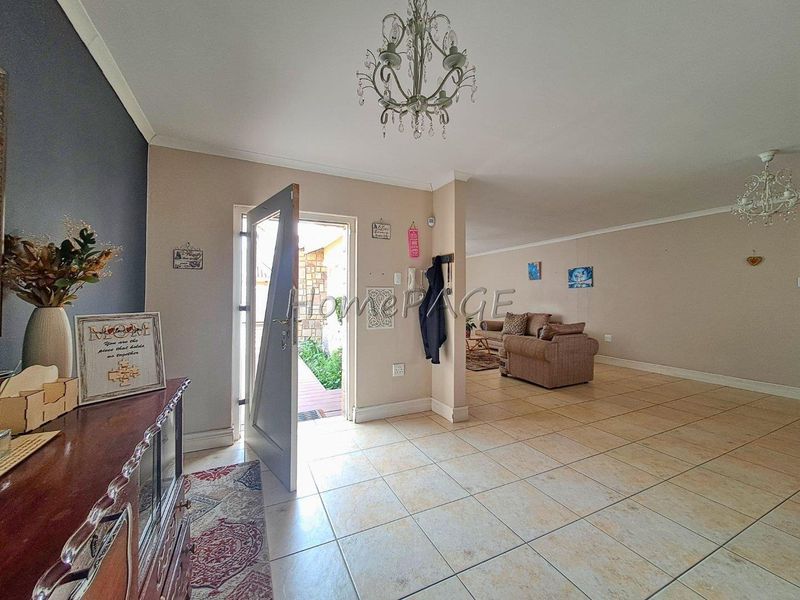 Central, Walvis Bay:  Spacious, Attractive 4 Bedroom home in popular area - Photo 4