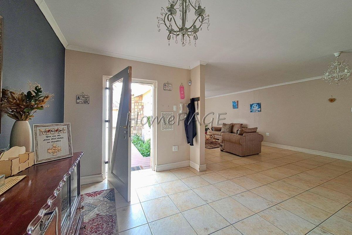 Central, Walvis Bay:  Spacious, Attractive 4 Bedroom home in popular area - Photo 4
