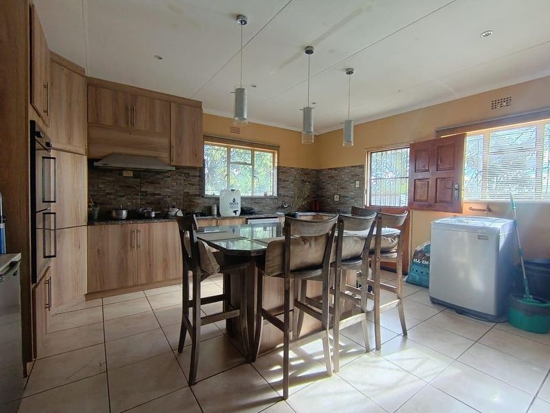 Seize the Opportunity: Dual Homes in Desirable Lakeview - Photo 8