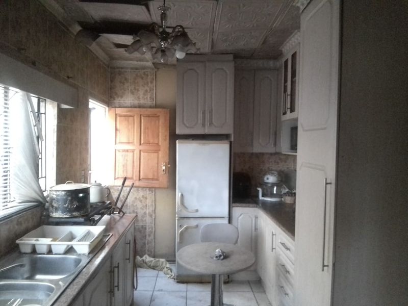 Charming Home with Expansive Yard and Versatile Outdoor Room! - Photo 6