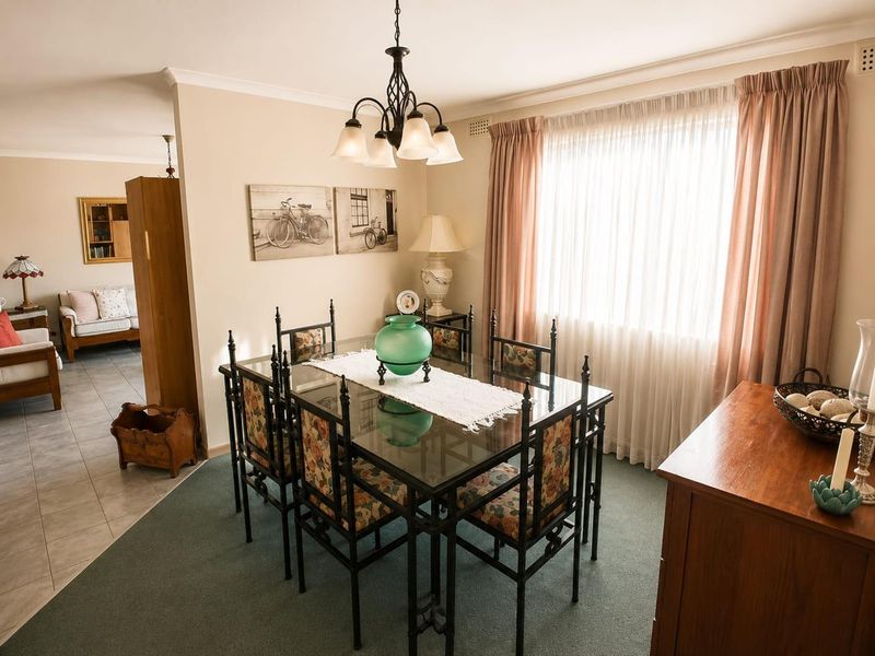 Charming 3-Bedroom Home - Photo 4