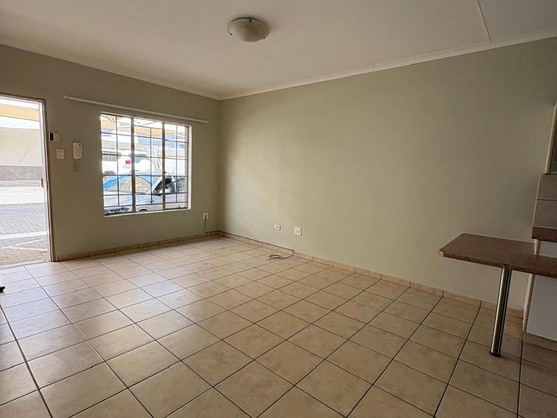 FOR SALE SIMPLEX TOWNHOUSE IN PIONIERSPARK EXT 1 - Photo 5
