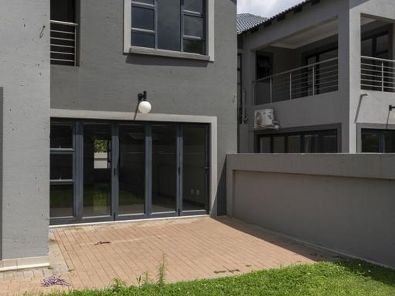 9 Bedroom Beautiful Family Home in sought after Estate - Photo 8