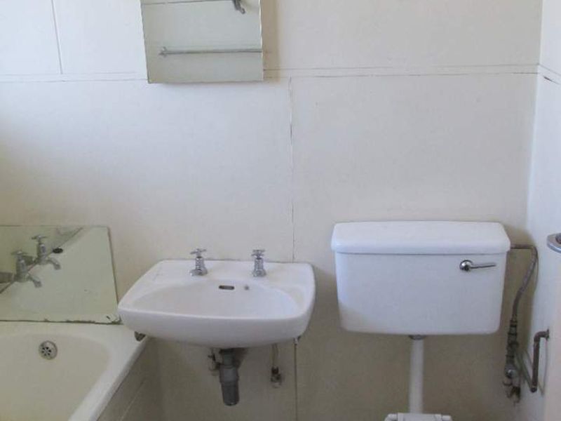A BACHELOR FLAT TO RENT IN SUNNYSIDE - Photo 8