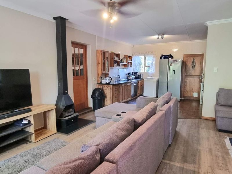 COMFORT, SPACE AND OPPORTUNITY KNOCKING - Photo 8