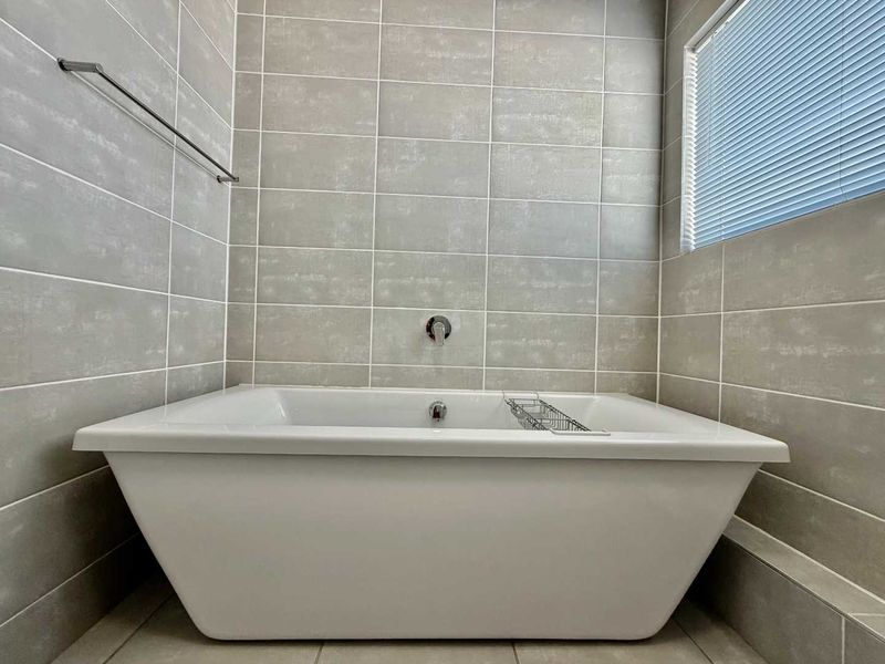 2 Bedroom apartment for sale with lush green views - Photo 8