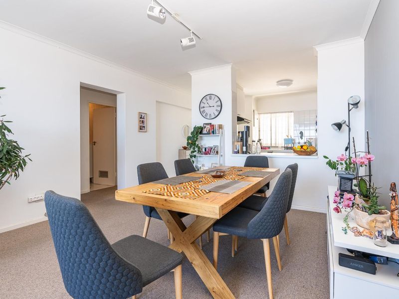 Elevated Apartment with Breathtaking Views at the Foot of Signal Hill - Photo 7