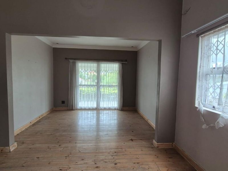 Extremely Urgent - Photo 9