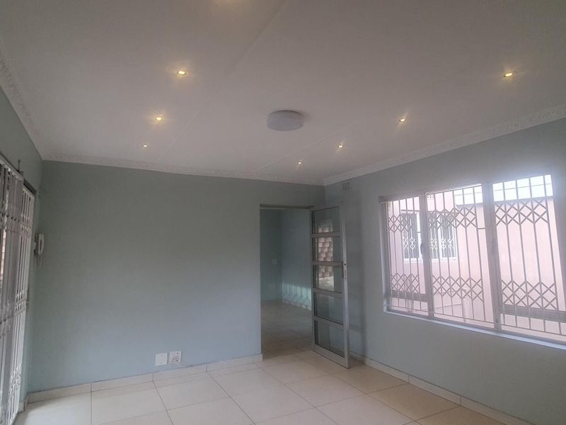 3-Bedroom Freestanding Home with Self-Contained Granny Flat in Parkgate - Photo 4