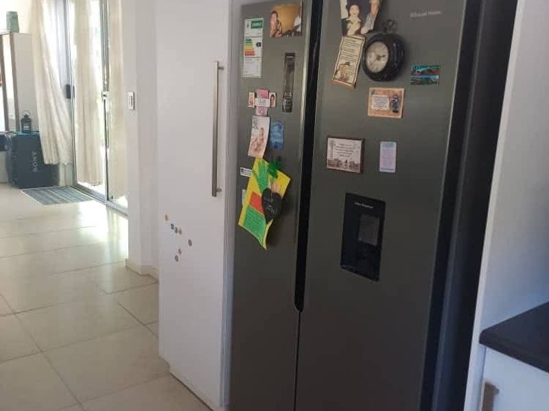 Lovely property situated in a safe area and within walking distance from the Mall, Gym and shops - Photo 9