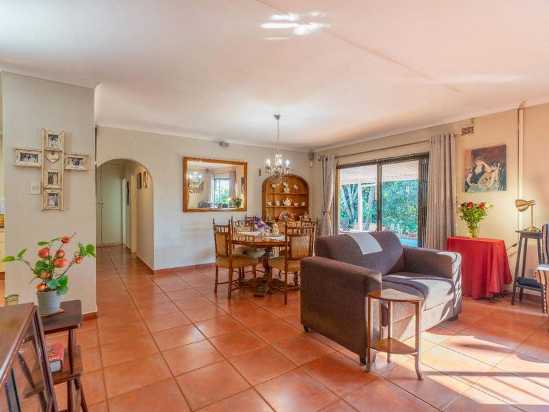 Spacious Family Home with Guest Cottage in Forest Hills - Photo 2