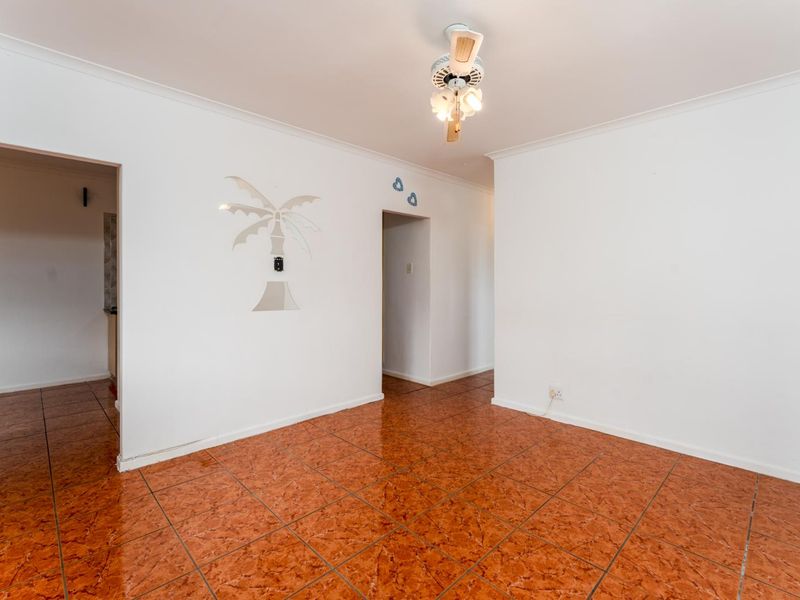 Bright & Spacious 3-Bedroom Home with Stunning Sea Views - Photo 3