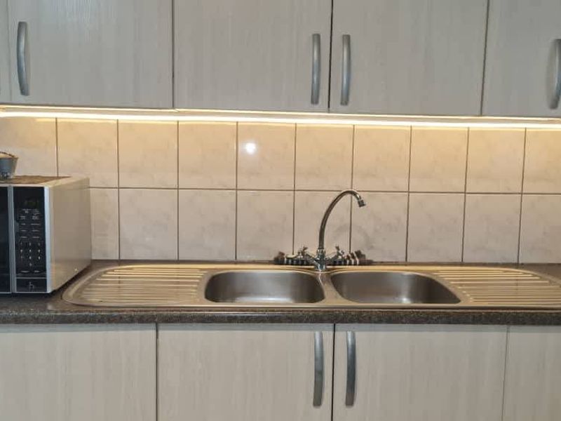 Walk in and produce in a friendly farm environment. - Photo 9