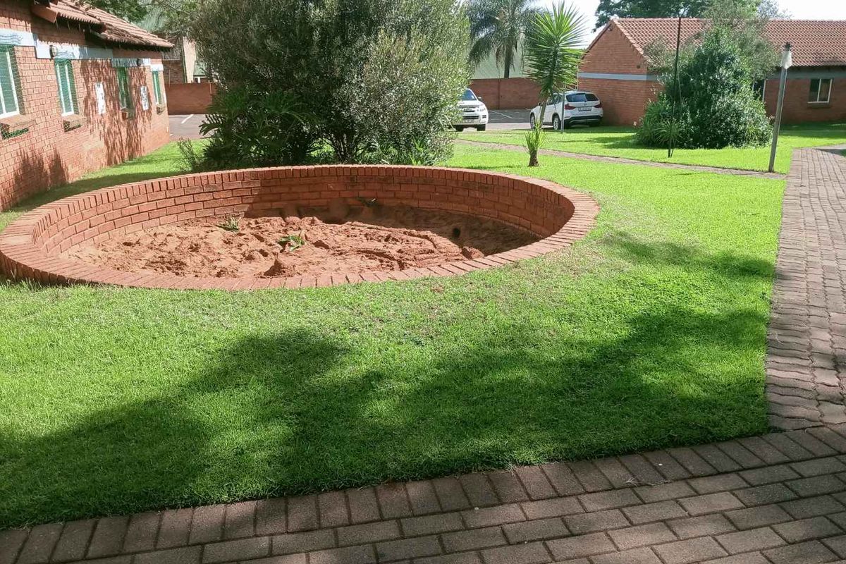 Stunning Top Unit Available to Rent- 1 May 2026 - Photo 2