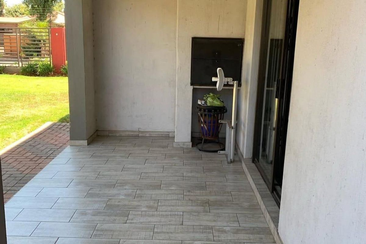 3 Bedroom In A Safe & Secured Complex For Rental - Photo 5