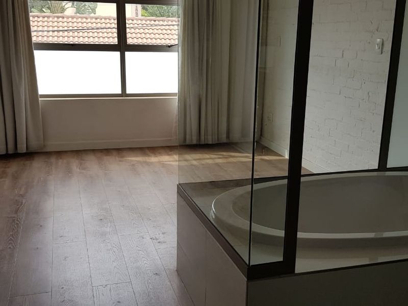 ELEGANT & SPACIOUS - Photo 4