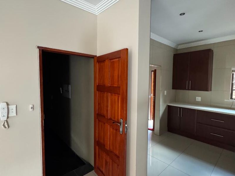 Modern Face brick Cluster in a Secure Small Complex for Sale - Photo 7