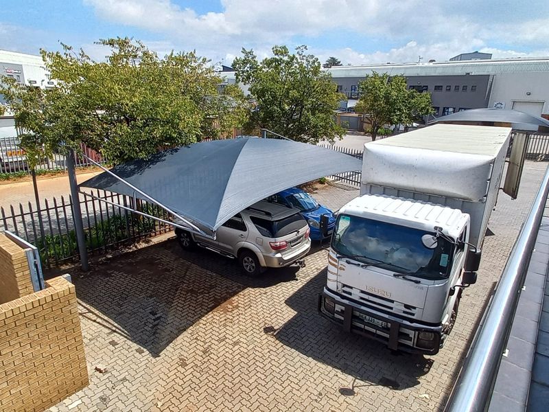 872m2 Jet Park Warehouse - Photo 2