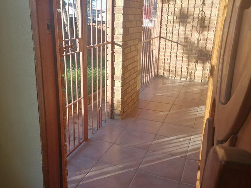 Family Home for Sale in Soshanguve Block L - Photo 2
