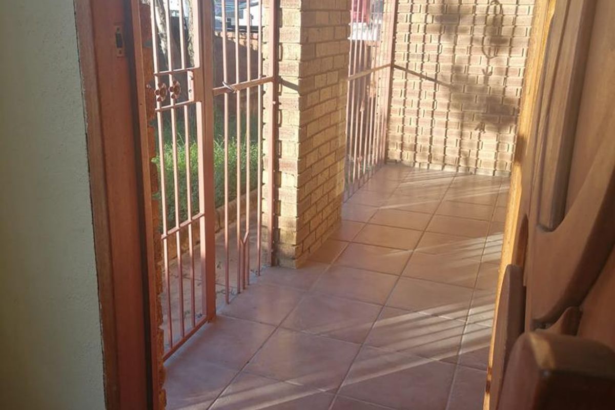 Family Home for Sale in Soshanguve Block L - Photo 2