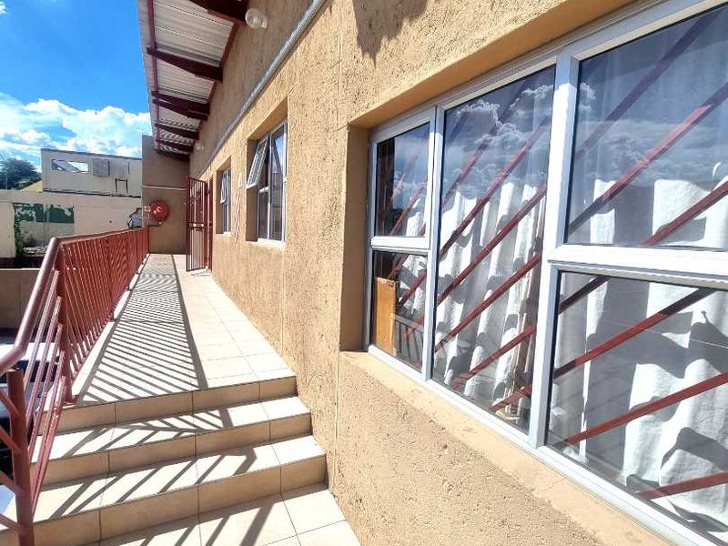 APARTMENT FOR SALE IN LUXURY HILL, SOWETO - Photo 3