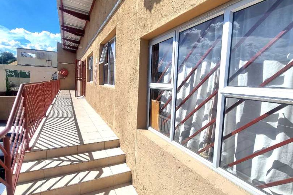 APARTMENT FOR SALE IN LUXURY HILL, SOWETO - Photo 3