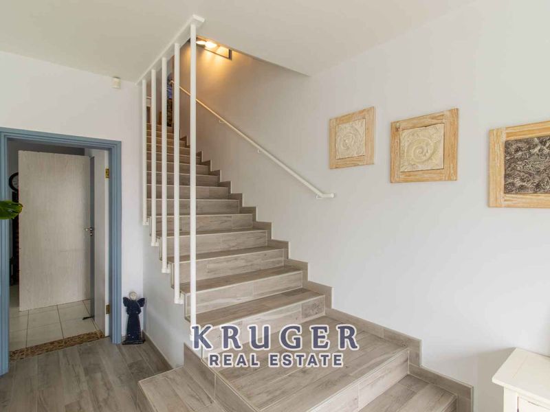 STUNNING VIEWS, AMAZING LOCATION! - Photo 4