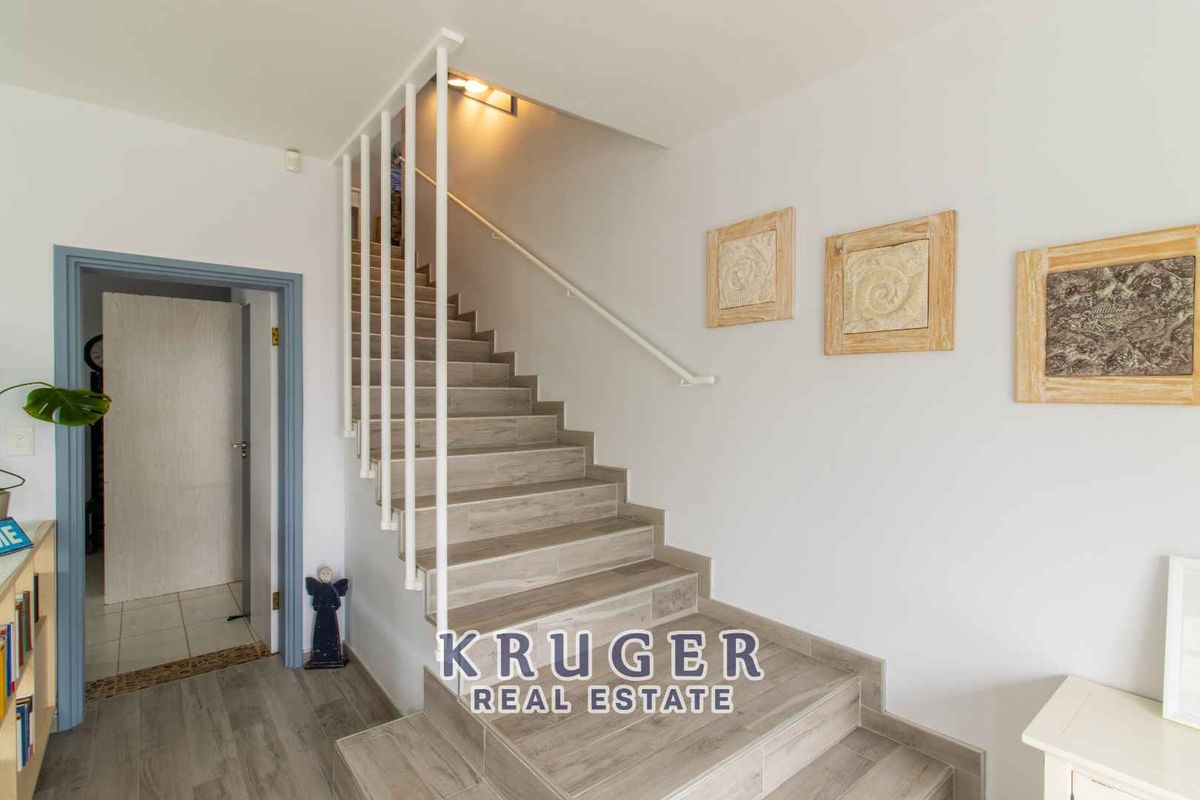 STUNNING VIEWS, AMAZING LOCATION! - Photo 4