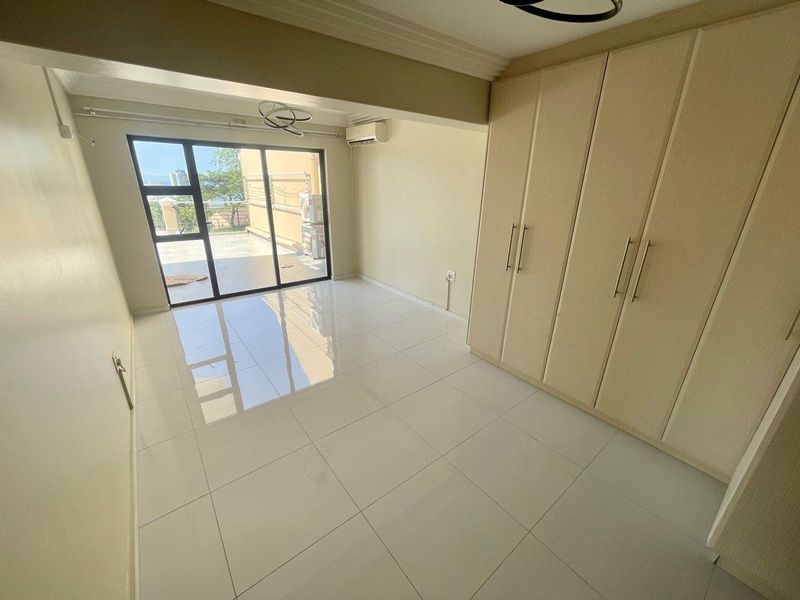 Hendra - Spacious 3-Bedroom Apartment with Sea Views in Umhlanga - Photo 8