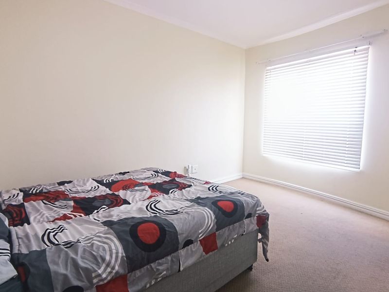 Modern Flat in Very Convenient Location - Photo 5