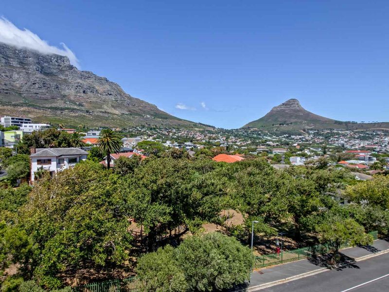 Stunning 2 Bed 2 Bath Apartment with Table Mountain Views - Photo 6