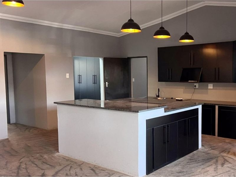 Stylishly Renovated Family Home in Dennesig - Photo 8