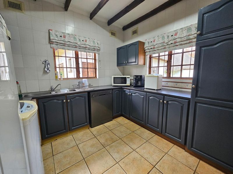 Grand Drakensberg Manor with Guest Lodge Rights & Spectacular Mountain Views – Rosetta, Giants View Estate - Photo 5