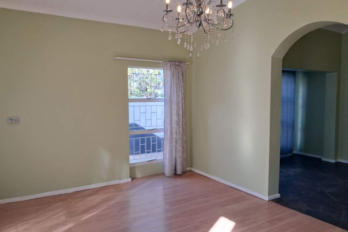 Absolute Gem in sought-after neighborhood walking distance to all amenities - Photo 5